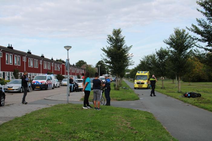 Fietser en scooterrijder gewond na aanrijding