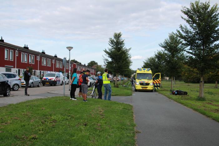 Fietser en scooterrijder gewond na aanrijding