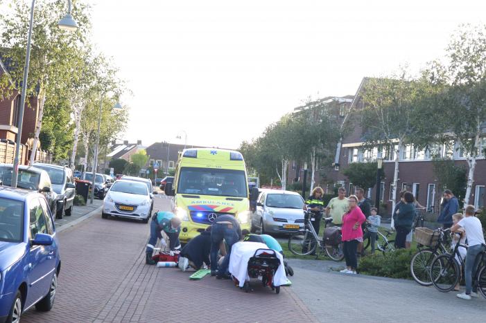 Gevallen fietser zorgt voor traumahelikopter in woonwijk