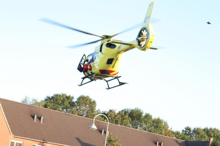 Gevallen fietser zorgt voor traumahelikopter in woonwijk