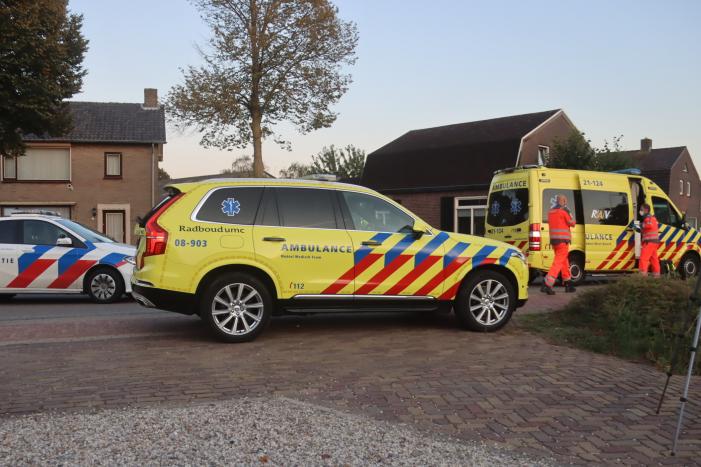 Fietser zwaargewond na aanrijding