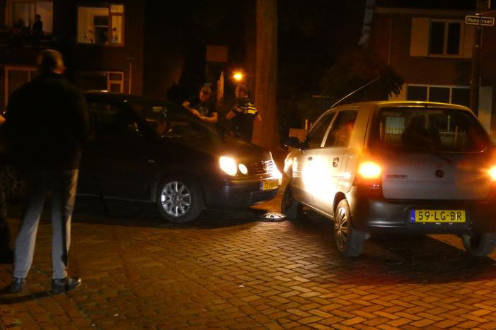 Aanhouding na aanrijding tussen twee auto's
