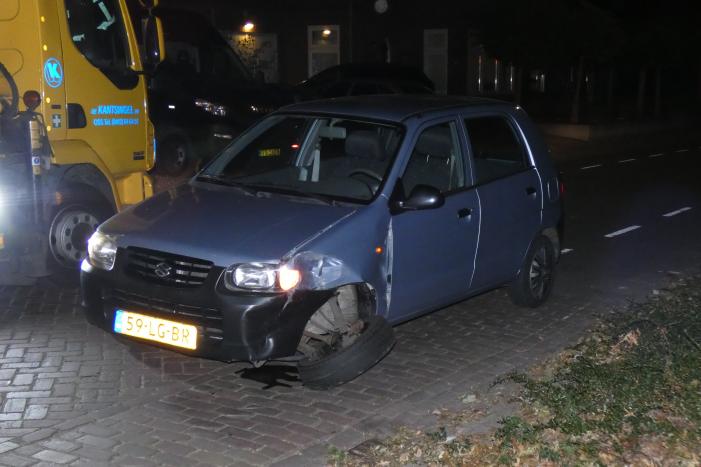 Aanhouding na aanrijding tussen twee auto's