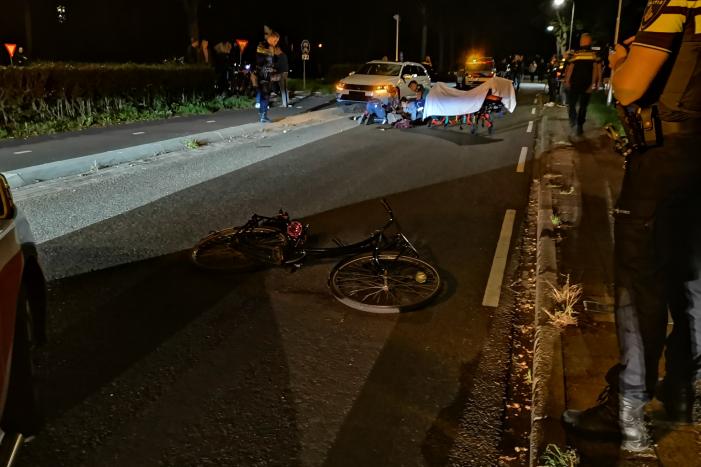 Fietsster gewond na aanrijding met auto