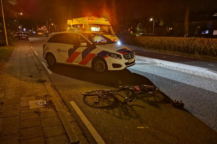 Fietsster gewond na aanrijding met auto