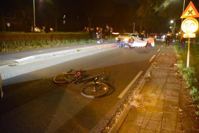 Fietsster gewond na aanrijding met auto