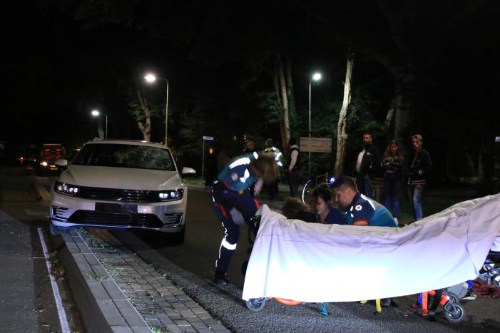 Fietsster gewond na aanrijding met auto