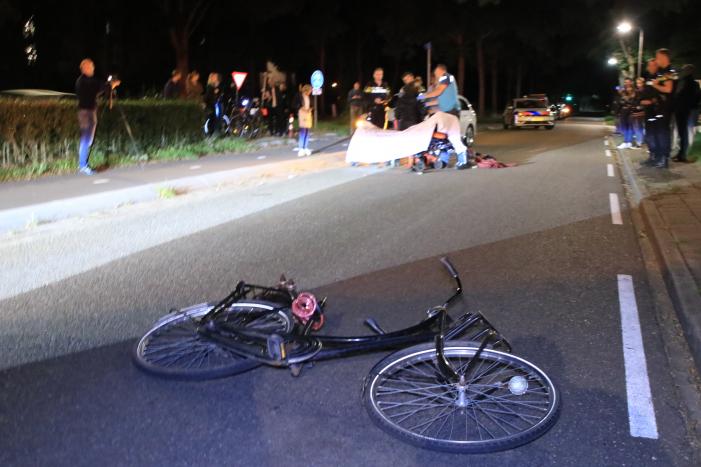 Fietsster gewond na aanrijding met auto