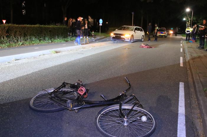Fietsster gewond na aanrijding met auto