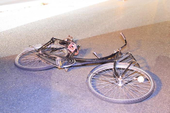Fietsster gewond na aanrijding met auto