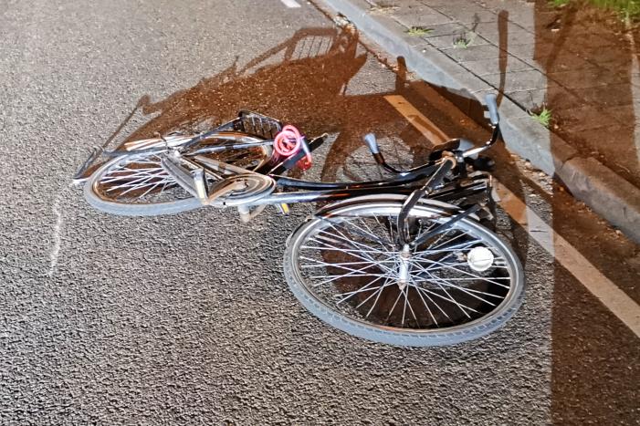 Fietsster gewond na aanrijding met auto