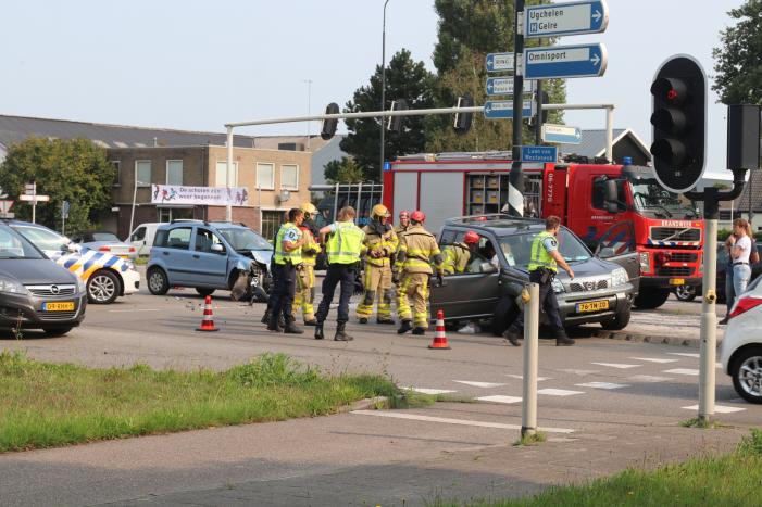 Gewonde bij flinke aanrijding op kruising