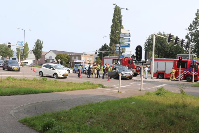 Gewonde bij flinke aanrijding op kruising