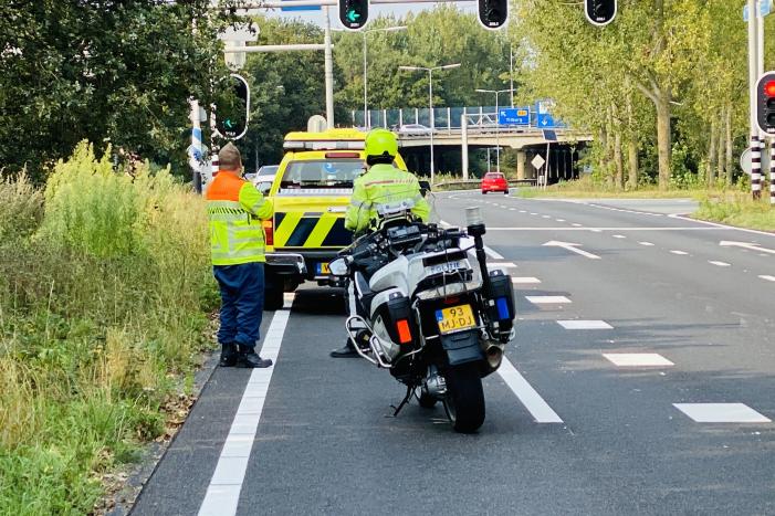Auto gaat in vlammen op, verbindingsweg A65 dicht