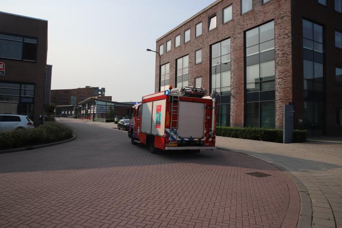 Brandweer bevrijdt kind uit vergrendelde auto