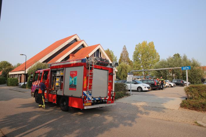Brandweer bevrijdt kind uit vergrendelde auto