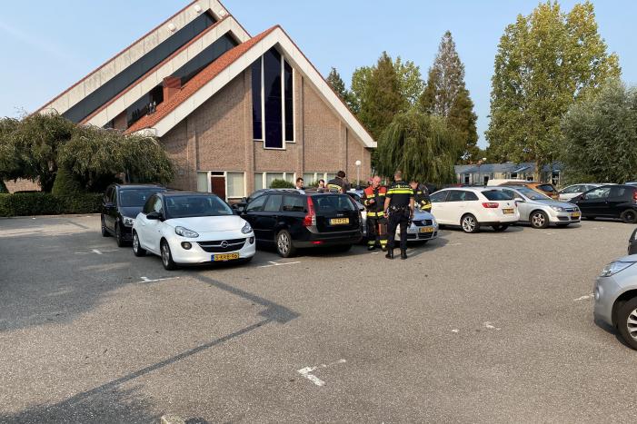 Brandweer bevrijdt kind uit vergrendelde auto