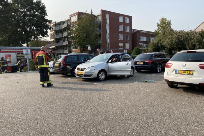 Brandweer bevrijdt kind uit vergrendelde auto