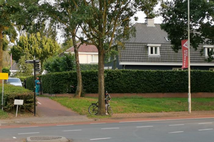 Overleden persoon aangetroffen in woning, politie doet onderzoek