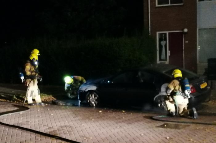 Auto verwoest na brand