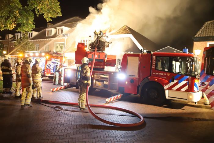 Grote uitslaande brand in cafetaria