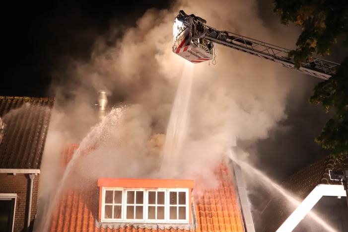 Grote uitslaande brand in cafetaria