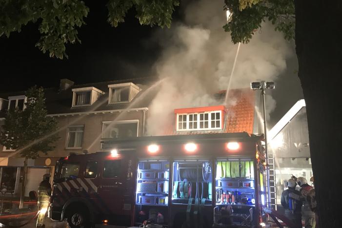 Grote uitslaande brand in cafetaria