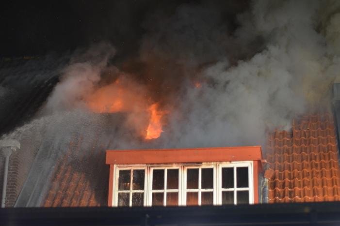 Grote uitslaande brand in cafetaria