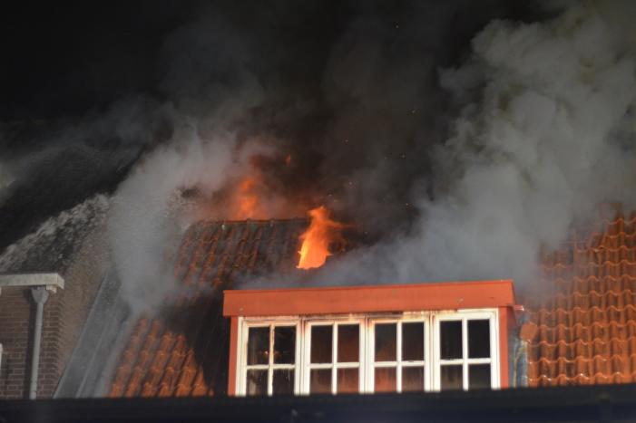 Grote uitslaande brand in cafetaria