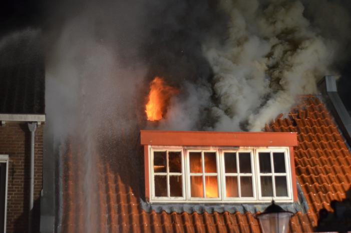 Grote uitslaande brand in cafetaria