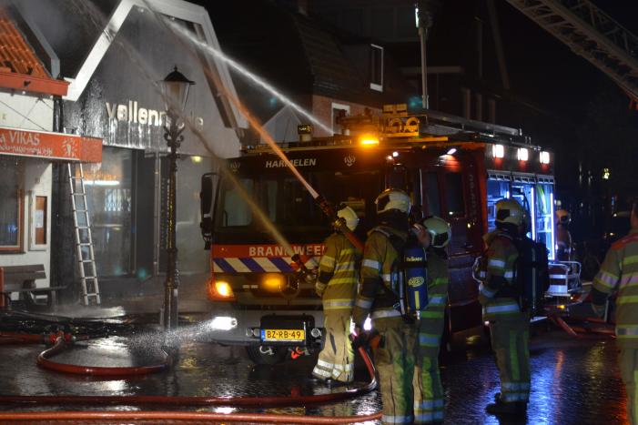 Grote uitslaande brand in cafetaria
