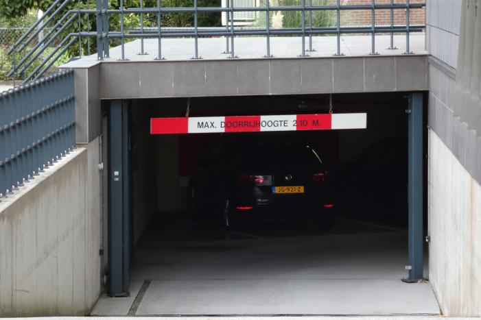 Autobrand in parkeergarage