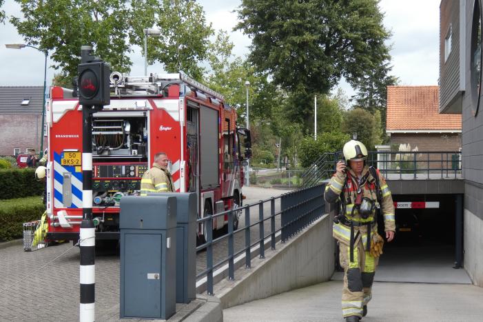 Autobrand in parkeergarage