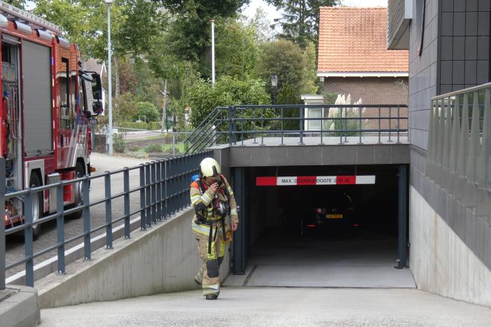 Autobrand in parkeergarage