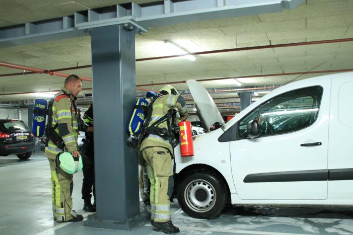 Autobrand in parkeergarage