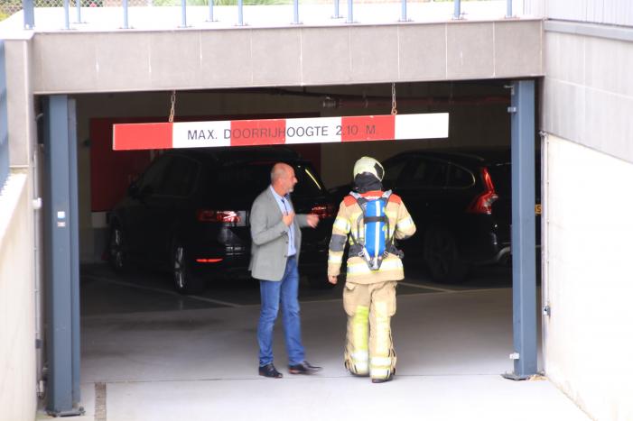 Autobrand in parkeergarage