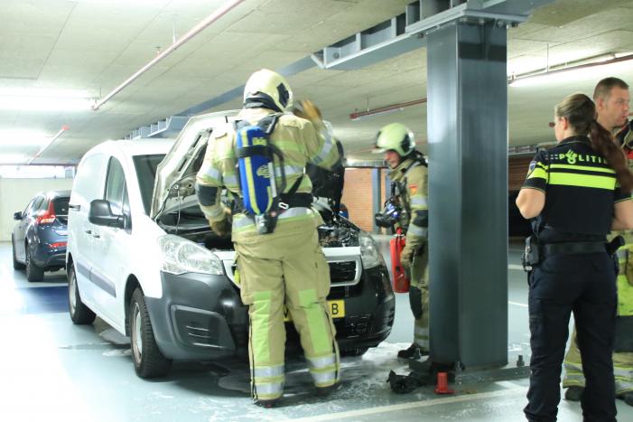 Autobrand in parkeergarage