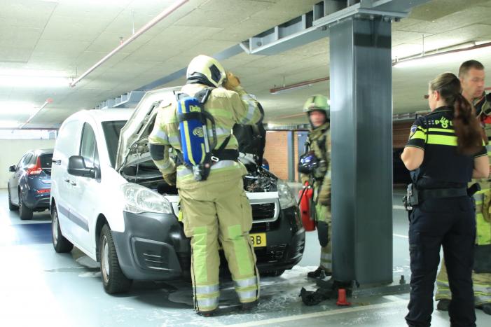 Autobrand in parkeergarage