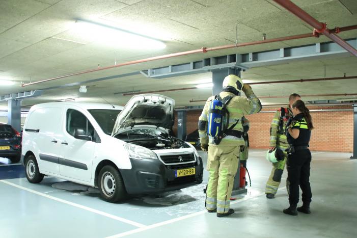 Autobrand in parkeergarage