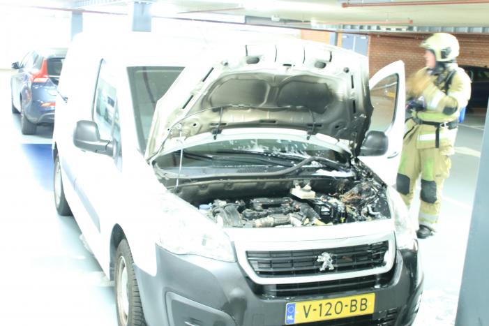 Autobrand in parkeergarage