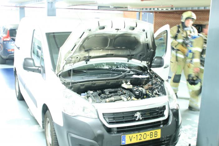 Autobrand in parkeergarage