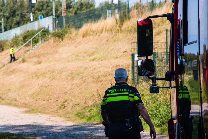 Veel rook bij brand in berm langs spoor