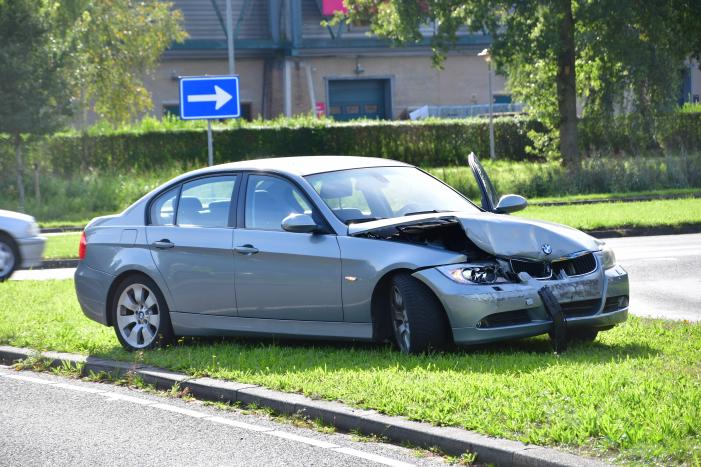Drie auto's flink beschadigd bij aanrijding