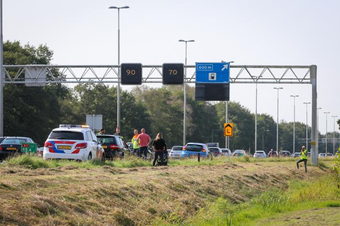 Grote vertraging door kop-staart botsing op snelweg