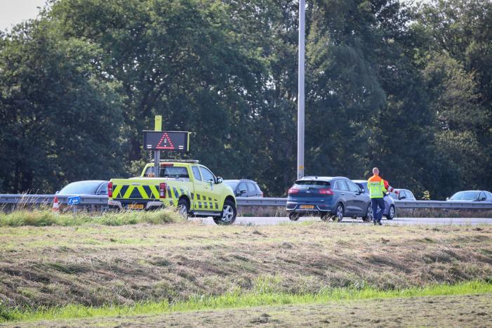 Grote vertraging door kop-staart botsing op snelweg
