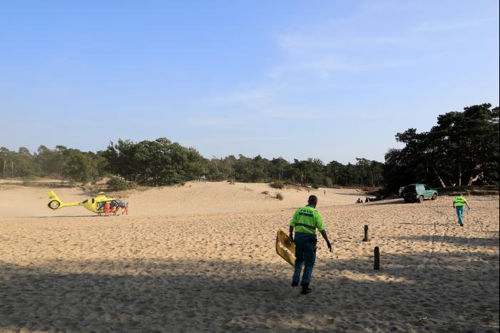 Meisje valt uit boom en raakt zwaargewond