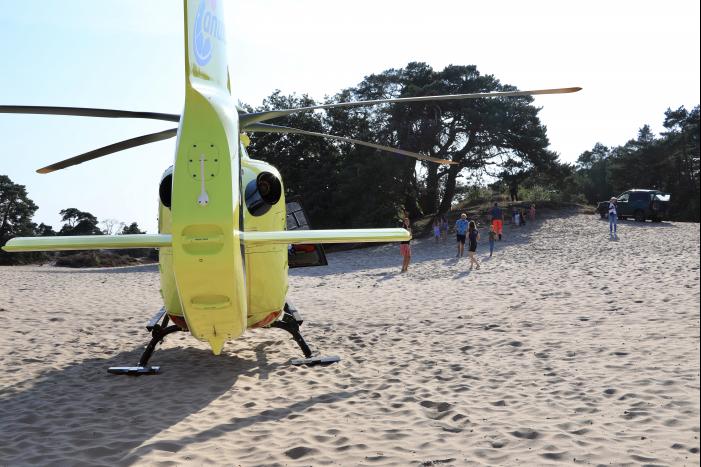 Meisje valt uit boom en raakt zwaargewond