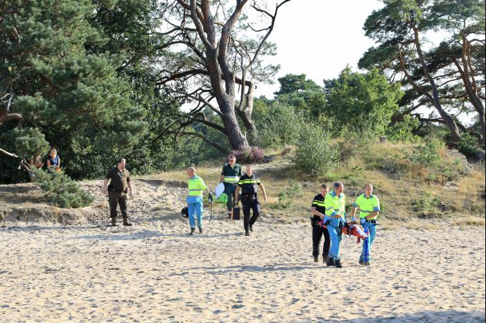 Meisje valt uit boom en raakt zwaargewond