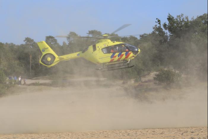 Meisje valt uit boom en raakt zwaargewond