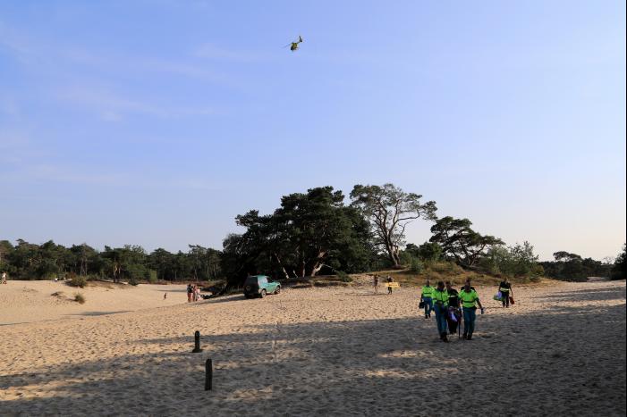 Meisje valt uit boom en raakt zwaargewond